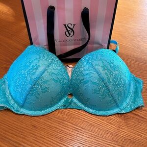 NWT Victoria’s Secret Turquoise Lace Bombshell Push Up Bra.Size 36B